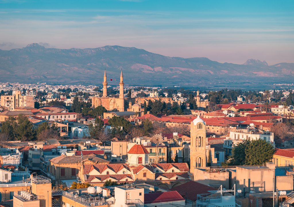 Lais Puzzle - Schöner Blick aus der Luft auf die Altstadt von Nikosia, Nordzypern und die Selimiye-Moschee in Zypern - 1.000 Teile p-308291