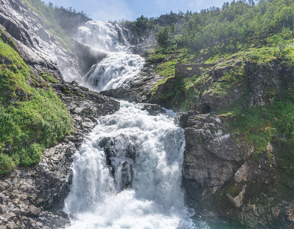 Lais Puzzle - Kjosfossen ist ein Wasserfall in der Gemeinde Aurland im Bezirk Vestland, Norwegen - 40, 100, 200, 500, 1.000 & 2.000 Teile p-308779