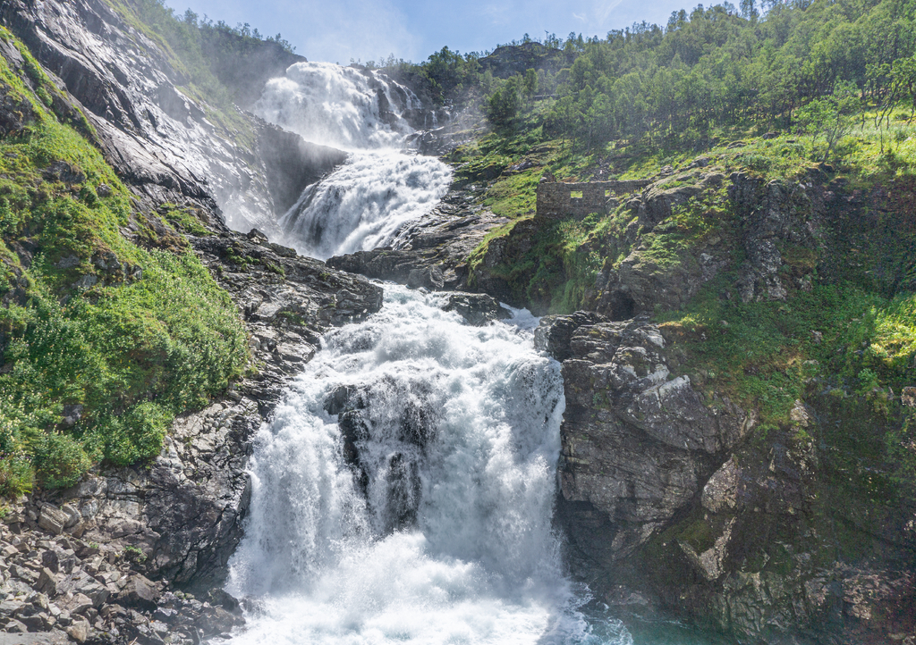 Lais Puzzle - Kjosfossen ist ein Wasserfall in der Gemeinde Aurland im Bezirk Vestland, Norwegen - 1.000 Teile p-308783