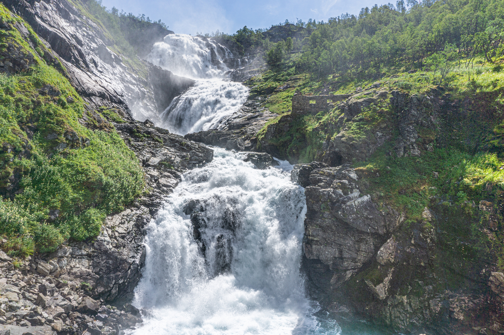 Lais Puzzle - Kjosfossen ist ein Wasserfall in der Gemeinde Aurland im Bezirk Vestland, Norwegen - 2.000 Teile p-308784