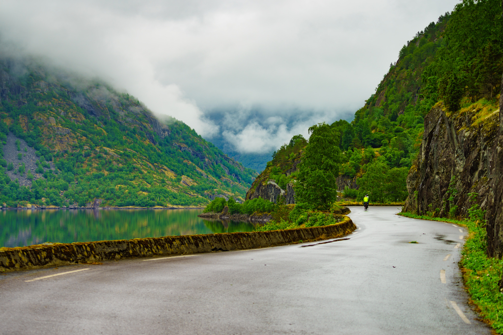 Lais Puzzle - Alte Straße am Fjord Eidfjorden, Norwegen - 2.000 Teile p-308940