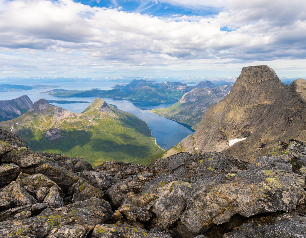 Lais Puzzle - Landschaft mit dem norwegischen Nationalberg Stetind im Vordergrund - 40, 100, 200, 500, 1.000 & 2.000 Teile p-309007