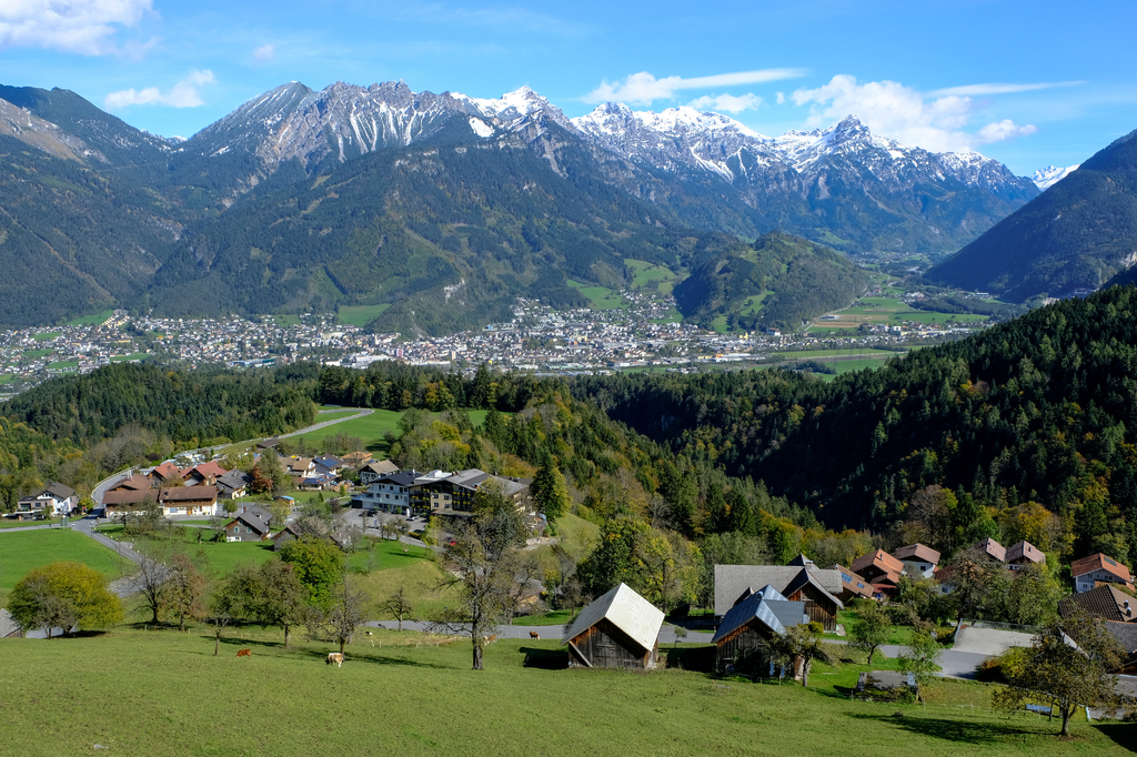 Lais Puzzle - Blick auf die Bezirksstadt Bludenz, Vorarlberg, Österreich, Bludenz - 2.000 Teile p-309372