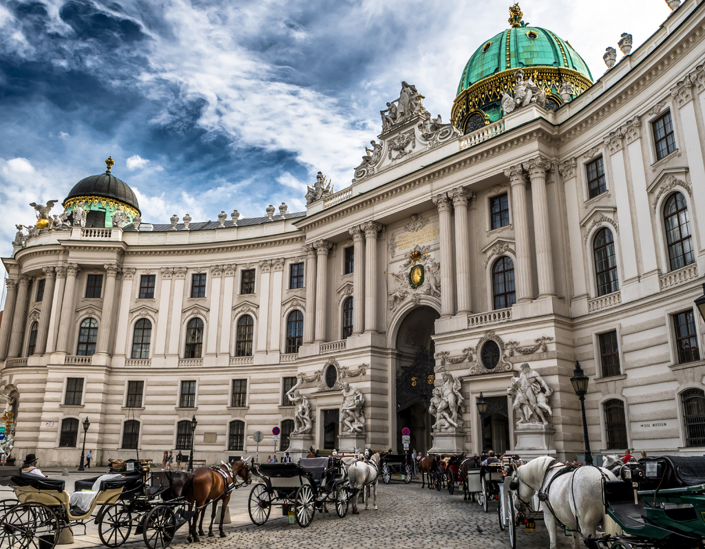 Lais Puzzle - Präsidentenresidenz, Wiener Hofburg, mit Fiakerpferden und Kutschen in der Wiener Innenstadt in Österreich - 40, 100, 200, 500, 1.000 & 2.000 Teile p-309775