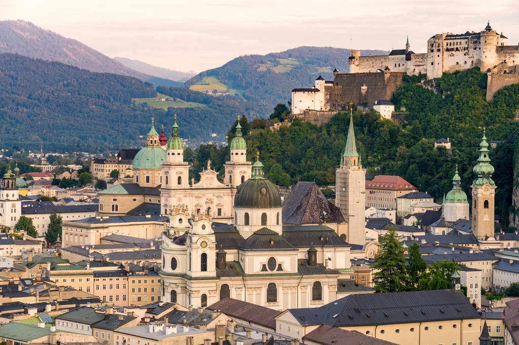 Lais Puzzle - Salzburger Dom bei der Festung Hohensalzburg. Österreich - 2.000 Teile p-309852