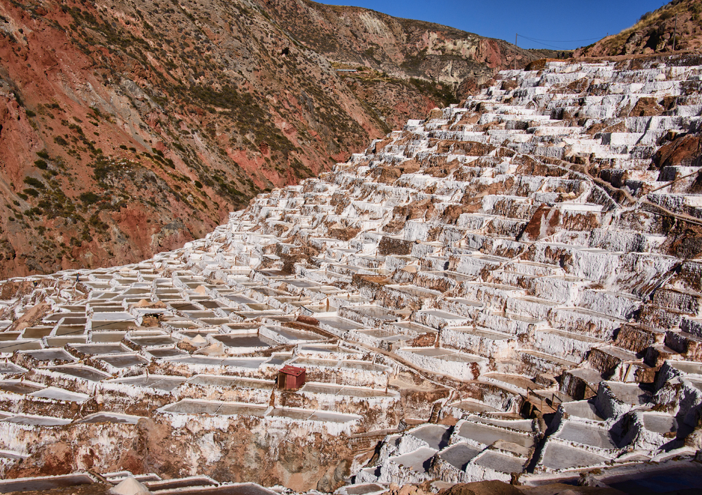 Lais Puzzle - Die schönen Landschaften und der atemberaubende Blick auf die Salzpfannen von Maras bei Sonnenuntergang, Heiliges Tal, Peru - 1.000 Teile p-310361