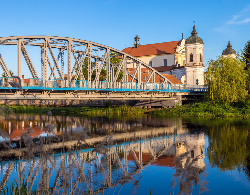 Lais Puzzle - Blick auf die Brücke über den Fluss Narew und die Barockkirche in der Stadt Tykocin, Podlasie, Polen - 40, 100, 200, 500, 1.000 & 2.000 Teile p-310795