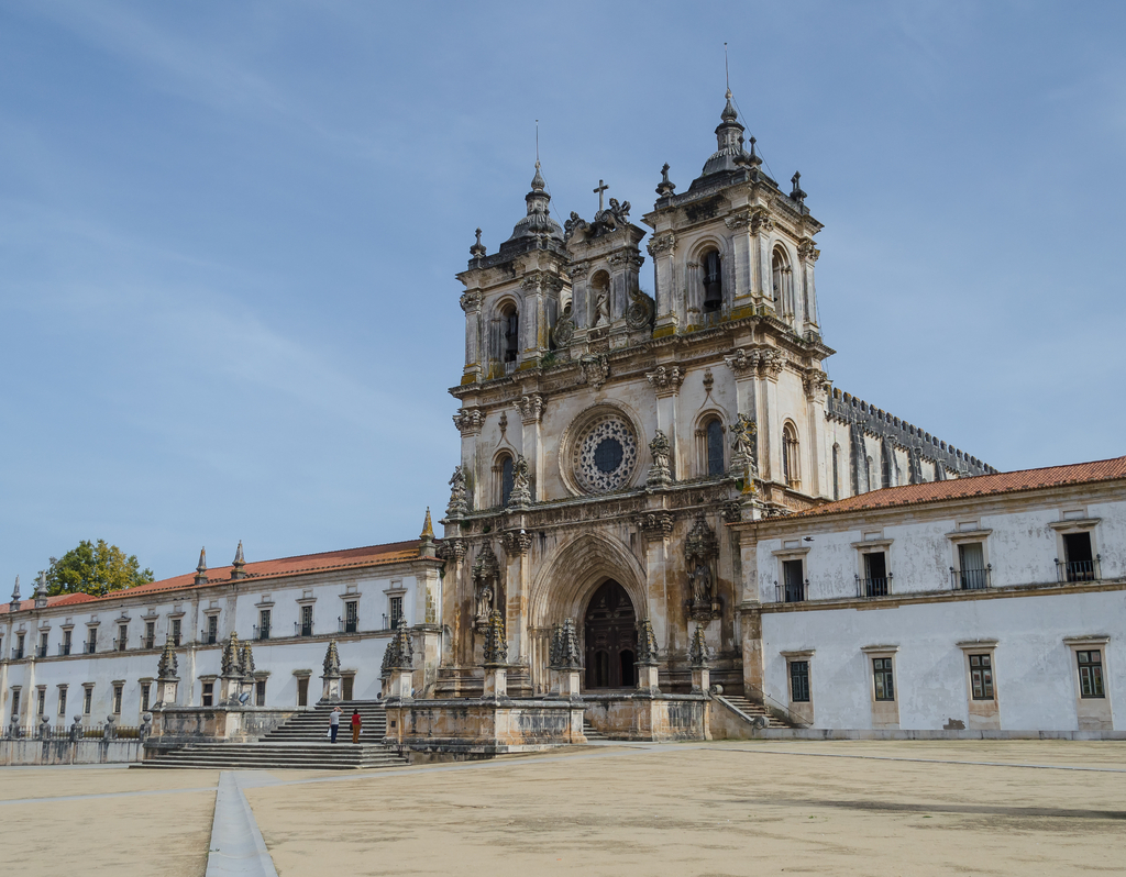 Lais Puzzle - Fassade der Kirche der Zisterzienserabtei von Alcobaça, Zentrum von Portugal - 40, 100, 200, 500, 1.000 & 2.000 Teile p-311803