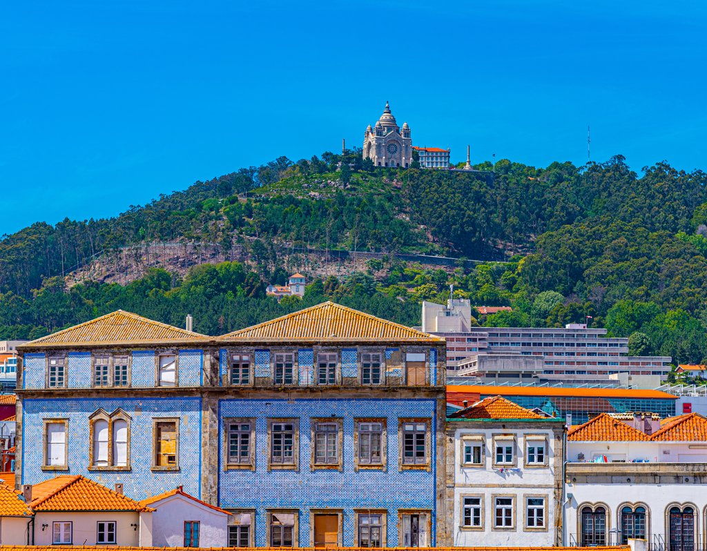Lais Puzzle - Bunte Häuserfassaden am Lima-Ufer in Viana do Castelo in Portugal - 40, 100, 200, 500 & 1.000 Teile p-312049