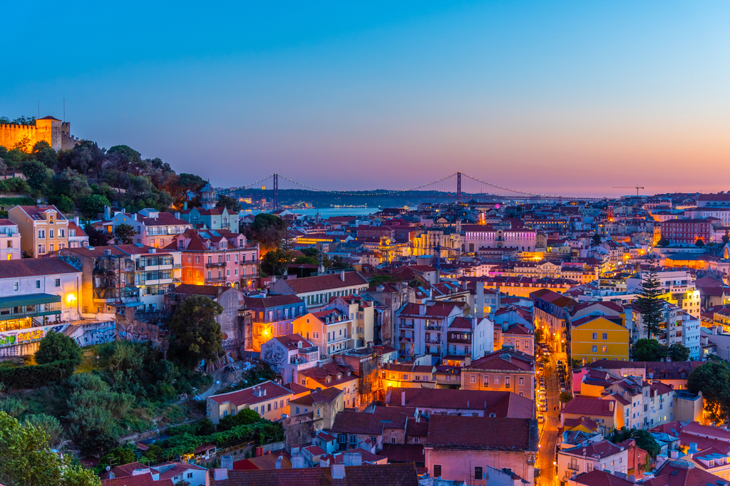 Lais Puzzle - Lissabon vom Aussichtspunkt Graca, Portugal - 2.000 Teile p-312132