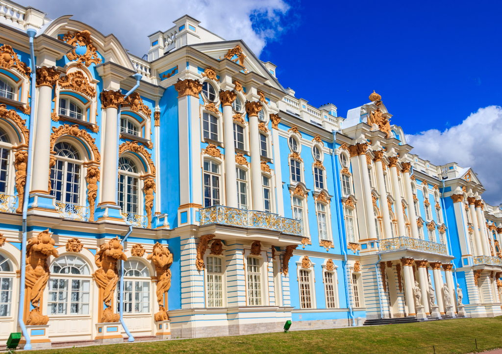 Lais Puzzle - Der Katharinenpalast ist ein Rokoko-Palast in der Stadt Zarskoje Selo (Puschkin), 30 km südlich von Sankt Petersburg, Russland. Er war die Sommerresidenz der russischen Zaren. - 1.000 Teile p-313031