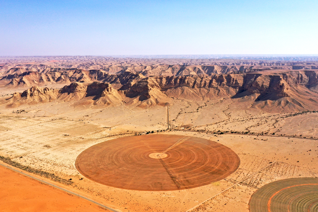 Lais Puzzle - Luftaufnahme eines felsigen Berges in Riyadh, Saudi-Arabien - 2.000 Teile p-313332