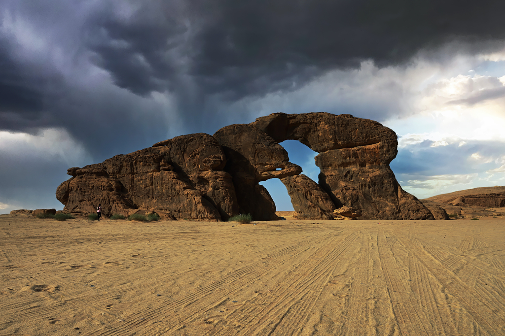 Lais Puzzle - Wunderschöne Felsformationen in der Wüste bei Al Ula, Saudi-Arabien - 2.000 Teile p-313338