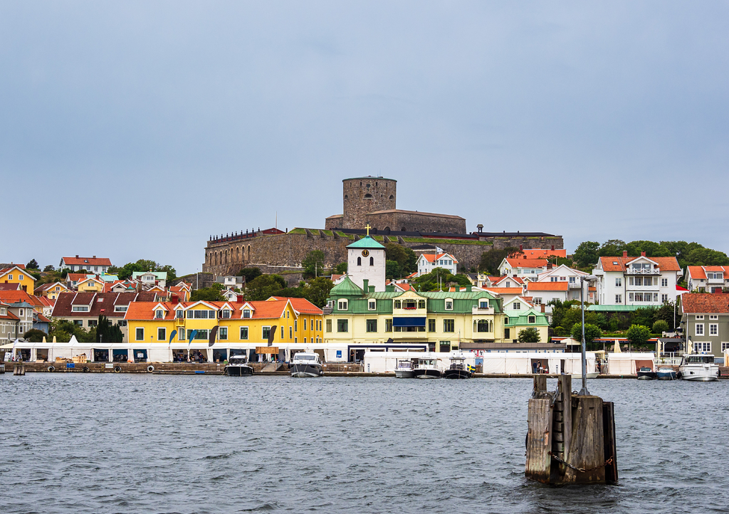 Lais Puzzle - Blick auf die Stadt Fjällbacka in Schweden - 1.000 Teile p-313757