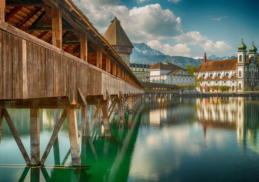 Lais Puzzle - Historisches Stadtzentrum von Luzern mit der berühmten Kapellbrücke und dem Vierwaldstattersee, Kanton Luzern, Schweiz - 1.000 Teile p-314513