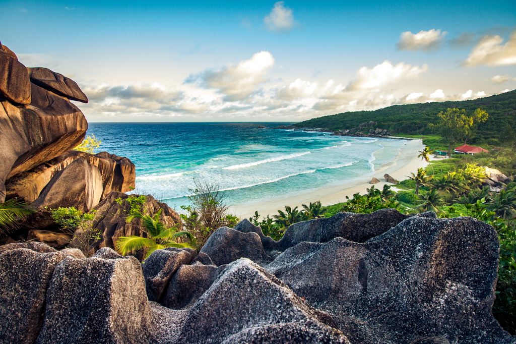 Lais Puzzle - Erstaunliche Aussicht am Strand Grande Anse auf der Insel La Digue, Seychellen - 2.000 Teile p-314916