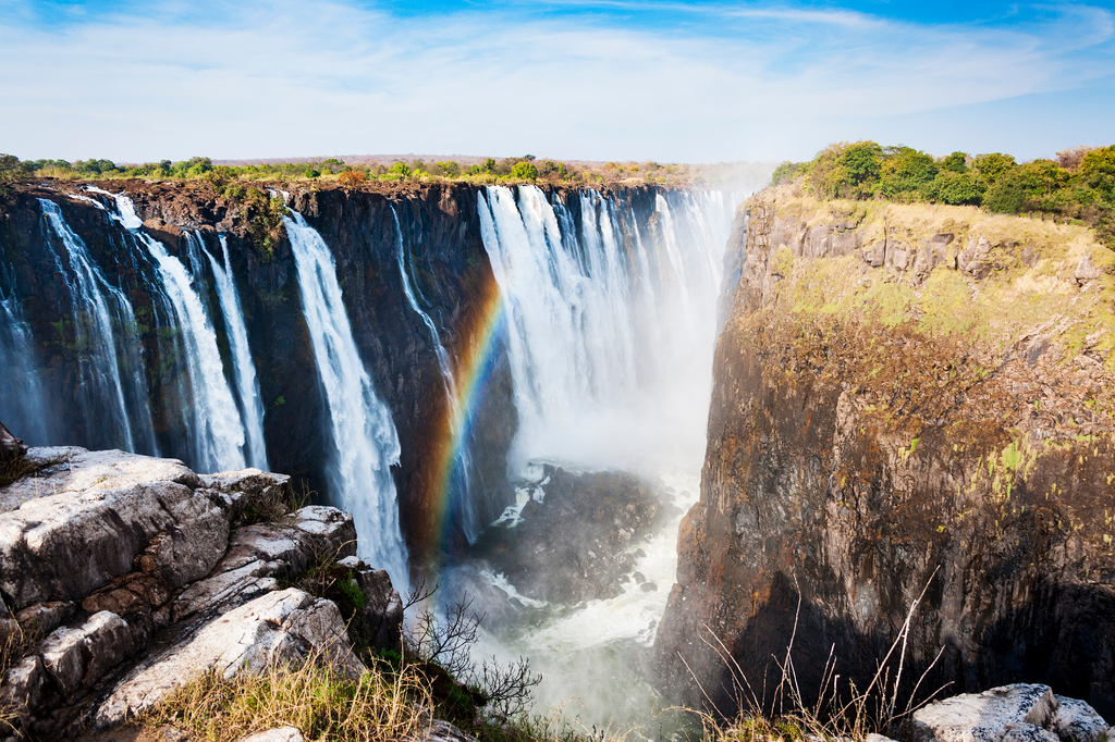 Lais Puzzle - Blick auf die Victoriafälle in Simbabwe, Afrika; Konzept für Reisen in Afrika - 2.000 Teile p-314976