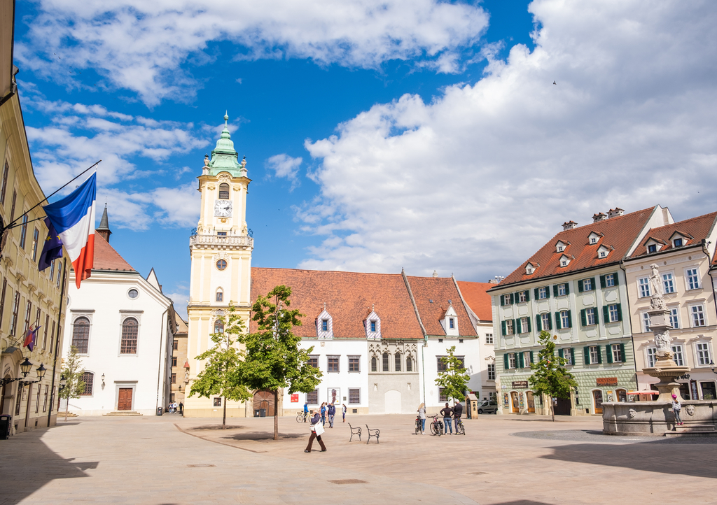 Lais Puzzle - Altstädter Rathaus im Zentrum von Bratislava - 1.000 Teile p-315389