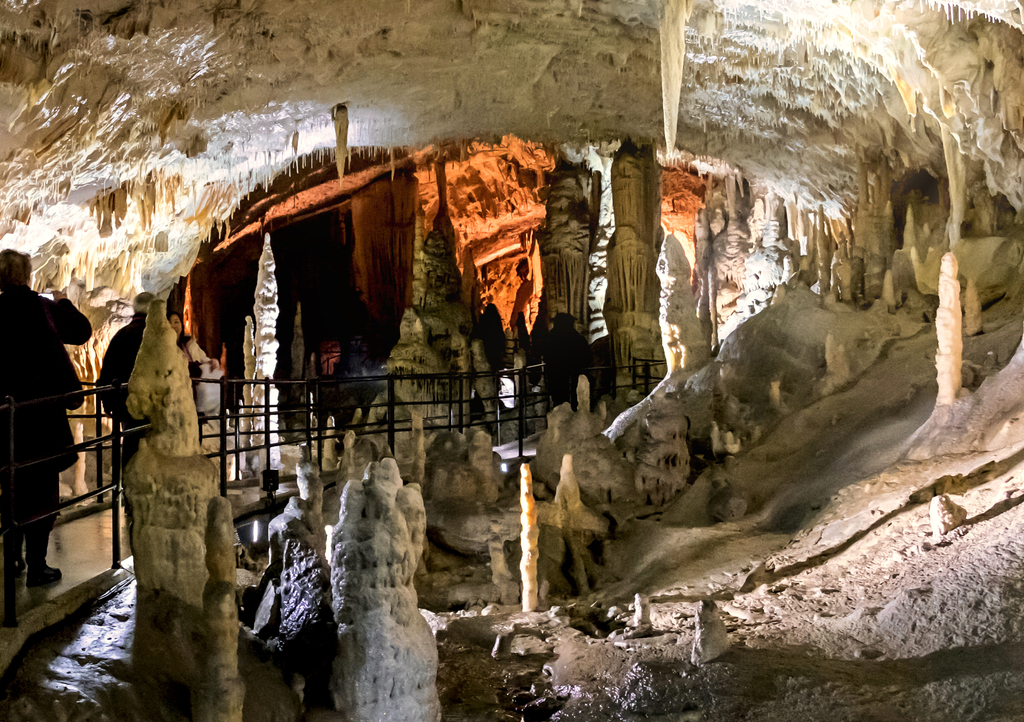 Lais Puzzle - Die Stalagmiten und Stalaktiten der Höhle von Postojna, eines der größten Höhlensysteme in Slowenien - 1.000 Teile p-315803