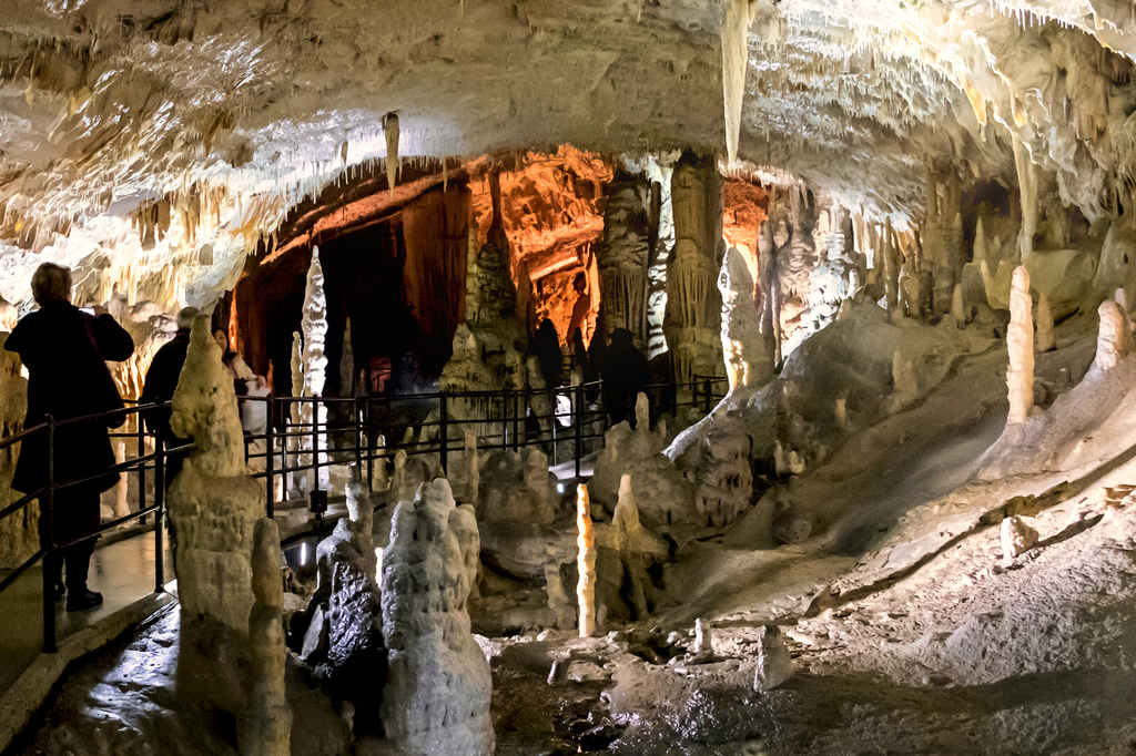 Lais Puzzle - Die Stalagmiten und Stalaktiten der Höhle von Postojna, eines der größten Höhlensysteme in Slowenien - 2.000 Teile p-315804