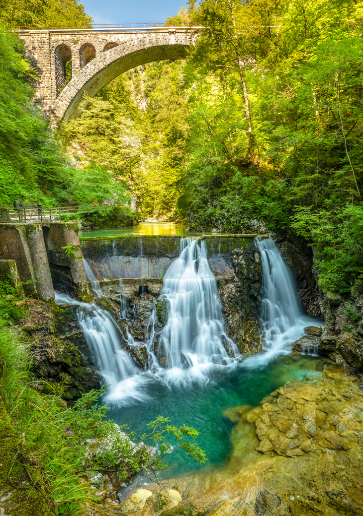 Lais Puzzle - Vintgar-Schlucht in Slowenien. Blick auf den Fluss Radovna und die Wasserfälle bei Bled, Slowenien - 1.000 Teile p-315809