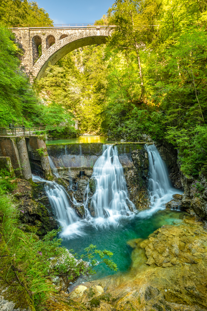 Lais Puzzle - Vintgar-Schlucht in Slowenien. Blick auf den Fluss Radovna und die Wasserfälle bei Bled, Slowenien - 2.000 Teile p-315810