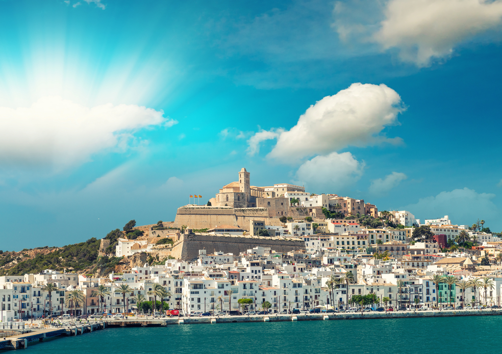 Lais Puzzle - Der Hafen von Ibiza an einem schönen Tag. Balearische Inseln - 1.000 Teile p-315911