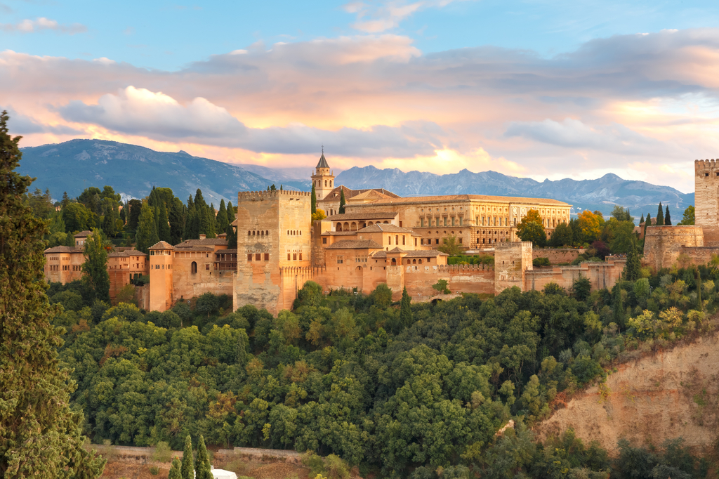 Lais Puzzle - Palast- und Festungskomplex Alhambra mit Comares-Turm, Palacios Nazaries und Palast von Karl V. bei Sonnenuntergang in Granada, Andalusien, Spanien - 2.000 Teile p-315978