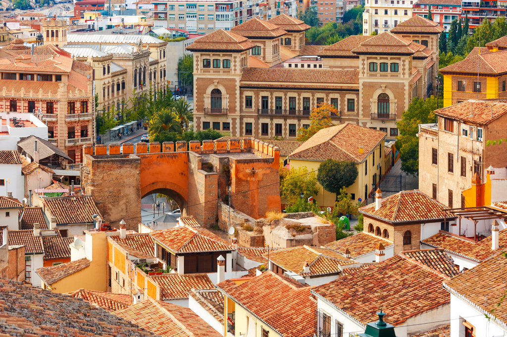 Lais Puzzle - Blick von der Aussichtsplattform Mirador de la Lona auf die Altstadt, den Triumphplatz und das Stadttor Puerta de Elvira, Granada, Andalusien, Spanien - 2.000 Teile p-316044