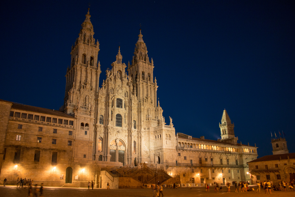 Lais Puzzle - Santiago de Compostela ist die Hauptstadt der nordwestspanischen Region Galicien - 2.000 Teile p-316452