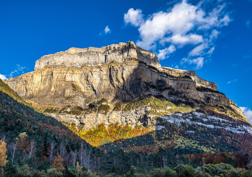 Lais Puzzle - Herbstliche Aussicht auf die schöne Natur in Ordesa und Monte Perdido NP, Pyrenäen, Aragonien in Spanien - 1.000 Teile p-317213