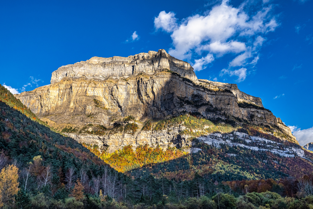 Lais Puzzle - Herbstliche Aussicht auf die schöne Natur in Ordesa und Monte Perdido NP, Pyrenäen, Aragonien in Spanien - 2.000 Teile p-317214