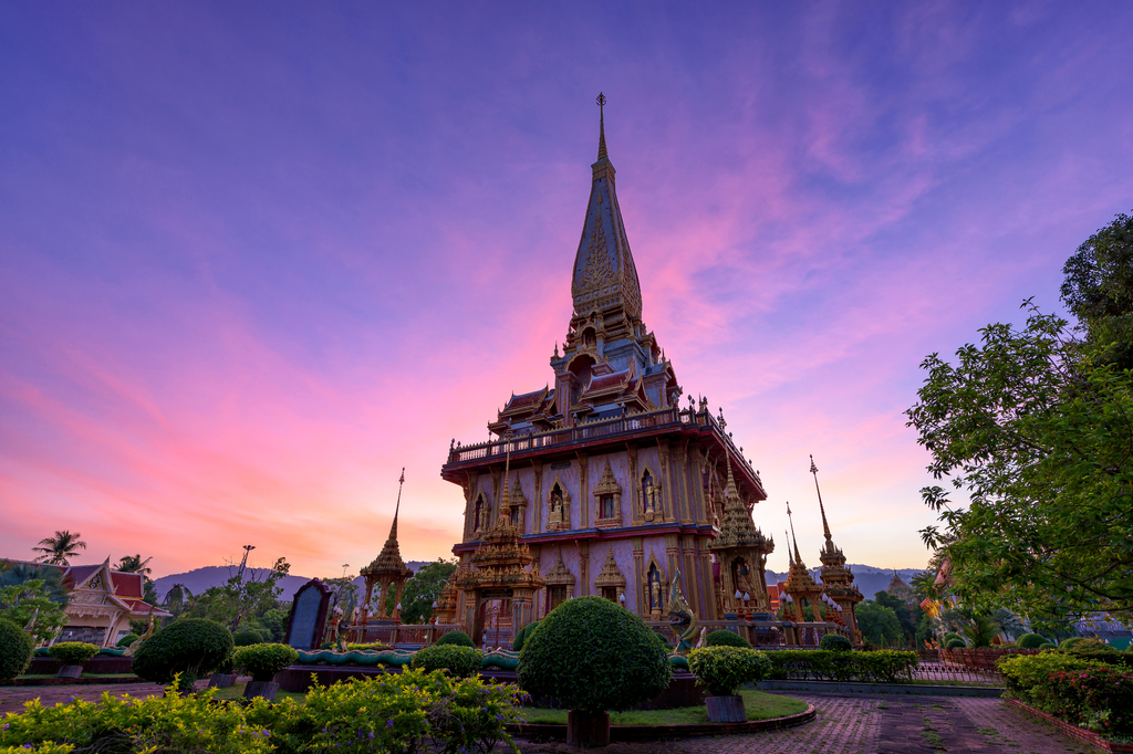Lais Puzzle - Der wichtigste buddhistische Tempel von Phuket ist Wat Chalong oder offiziell Wat Chaiyathararam in Phuket, Thailand - 2.000 Teile p-318756