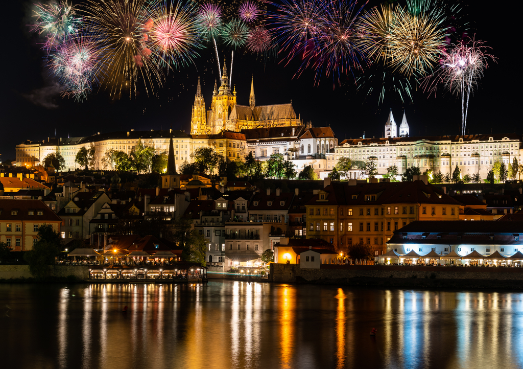 Lais Puzzle - Feuerwerk auf der Prager Burg in der Tschechischen Republik - 1.000 Teile p-319511