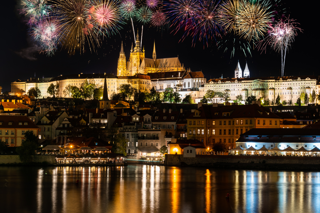 Lais Puzzle - Feuerwerk auf der Prager Burg in der Tschechischen Republik - 2.000 Teile p-319512