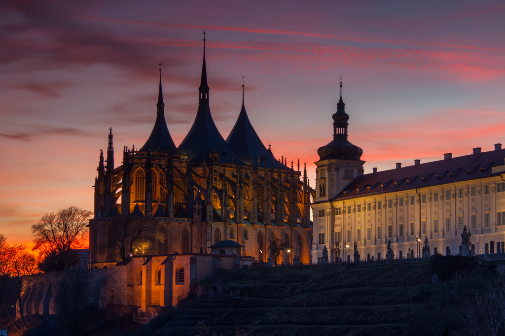 Lais Puzzle - Sonnenuntergang über der St. Barbara-Kirche, Kutná Hora, Tschechische Republik - 2.000 Teile p-319524