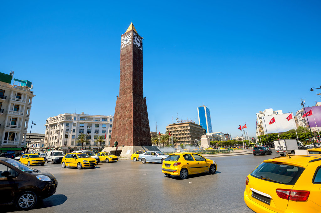 Lais Puzzle - Stadtbild mit Uhrenturm-Denkmal auf dem zentralen Platz in Tunis Stadt. Tunesien, Nordafrika - 2.000 Teile p-319632