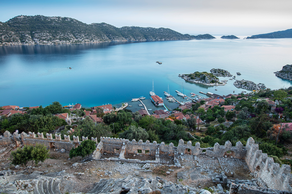 Lais Puzzle - Blick auf Kalekoy im Golf von Kekova. Kekova ist ein beliebtes Touristenziel in der Türkei - 2.000 Teile p-319968