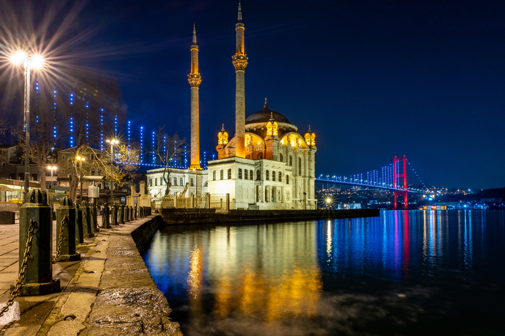 Lais Puzzle - Istanbuler Landschaft bei Nacht. Ortakoy-Moschee und Bosporus-Brücke - 2.000 Teile p-320148
