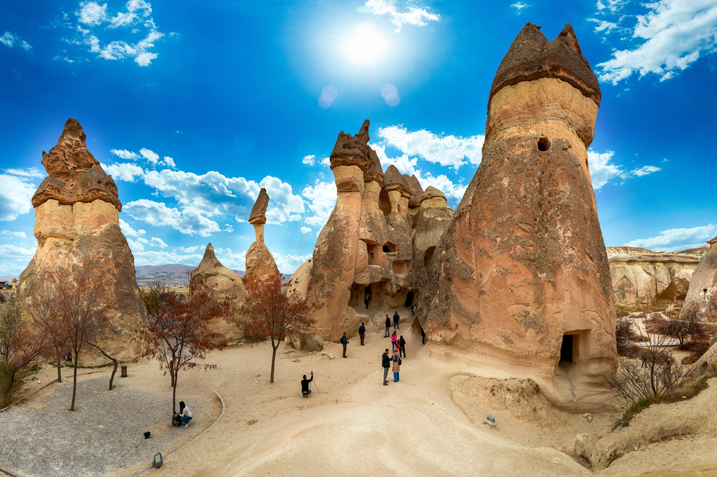 Lais Puzzle - Malerische Landschaft aus geformten Sandsteinfelsen. Berühmte Fairy Chimneys oder mehrköpfige Steinpilze im Pasaba-Tal bei Goreme - 2.000 Teile p-320274