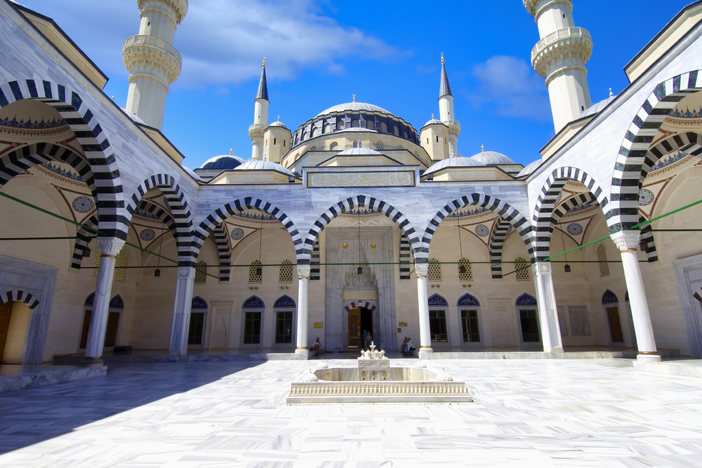 Lais Puzzle - Ertogrul-Gazi-Moschee, Aschgabat, Turkmenistan - 2.000 Teile p-320346