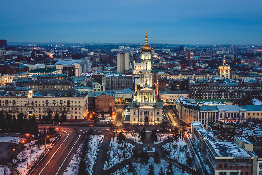 Lais Puzzle - Beleuchtete Mariä-Himmelfahrt-Kathedrale in Charkiw - 2.000 Teile p-320664