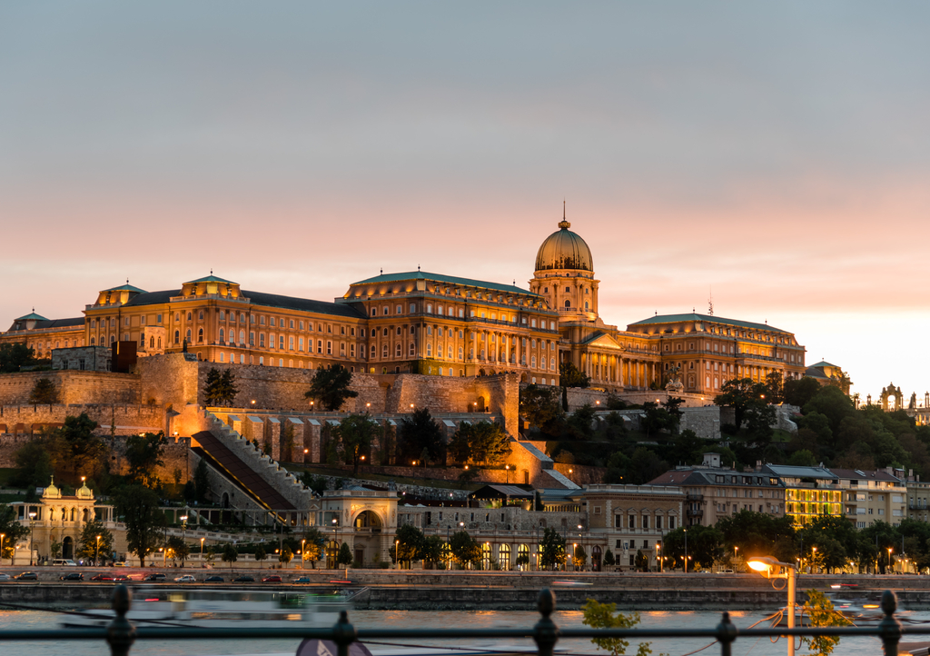 Lais Puzzle - Ungarische Nationalgalerie. Sie befindet sich in der Budaer Burg - 1.000 Teile p-320777