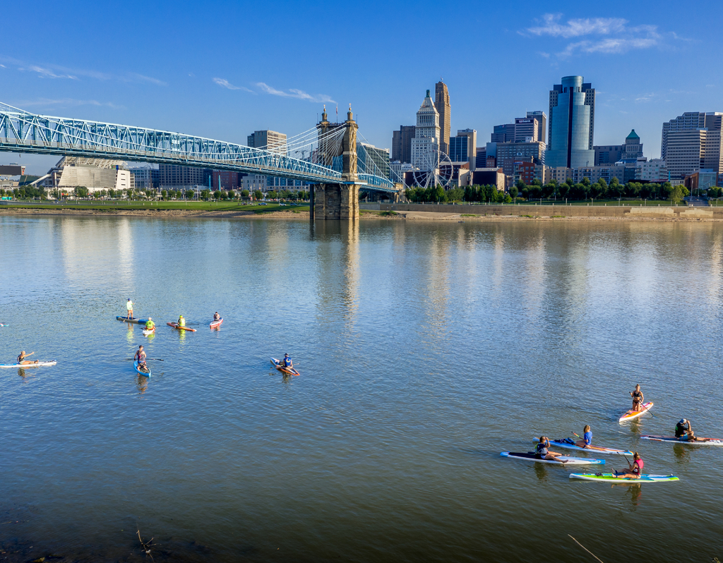 Lais Puzzle - Panoramablick auf das Stadtzentrum von Cincinnati mit der historischen Roebling-Hängebrücke über den Ohio River - 40, 100, 200, 500, 1.000 & 2.000 Teile p-321763