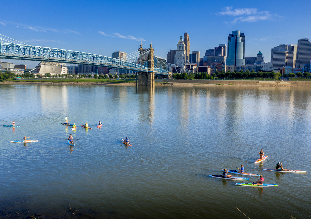 Lais Puzzle - Panoramablick auf das Stadtzentrum von Cincinnati mit der historischen Roebling-Hängebrücke über den Ohio River - 1.000 Teile p-321767