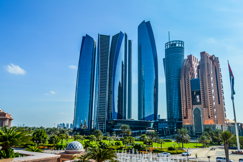 Lais Puzzle - Etihad-Türme, eine Reihe von fünf hohen Gebäuden und ein Hotel in Abu Dhabi Corniche, Vereinigte Arabische Emirate - 2.000 Teile p-323256