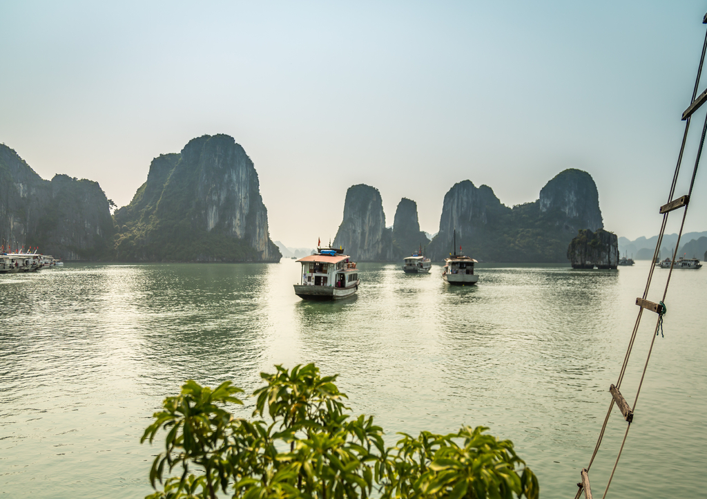 Lais Puzzle - Kreuzfahrt in der Halong-Bucht, Vietnam - 1.000 Teile p-323501