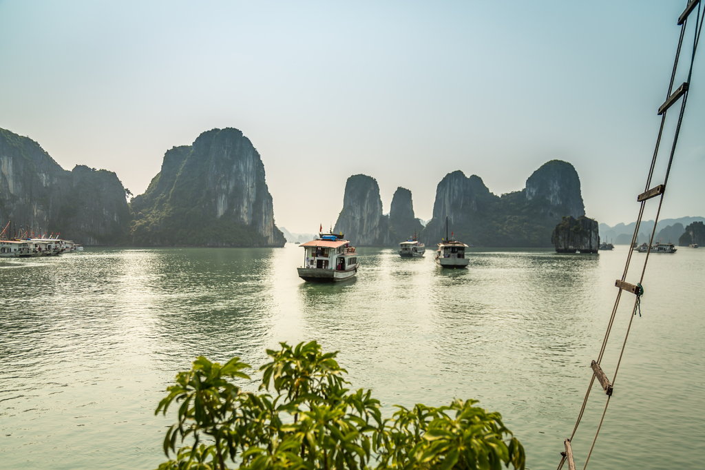 Lais Puzzle - Kreuzfahrt in der Halong-Bucht, Vietnam - 2.000 Teile p-323502