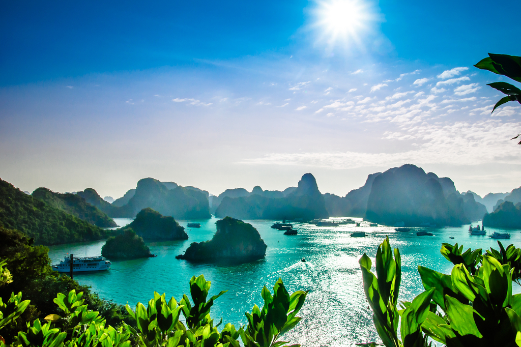Lais Puzzle - Blick auf die Karstlandschaft an der Halong-Bucht in Vietnam - 2.000 Teile p-323556