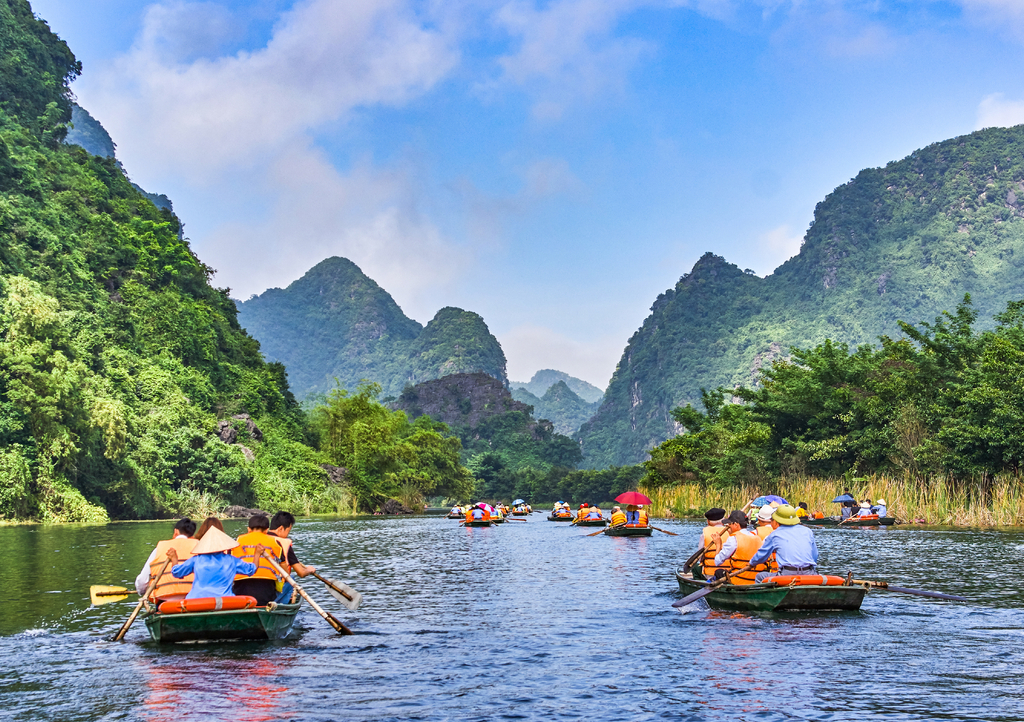 Lais Puzzle - Trang An Ruderboote mit herrlichem Blick auf die Berge, Ninh Binh, Vietnam - 1.000 Teile p-323597
